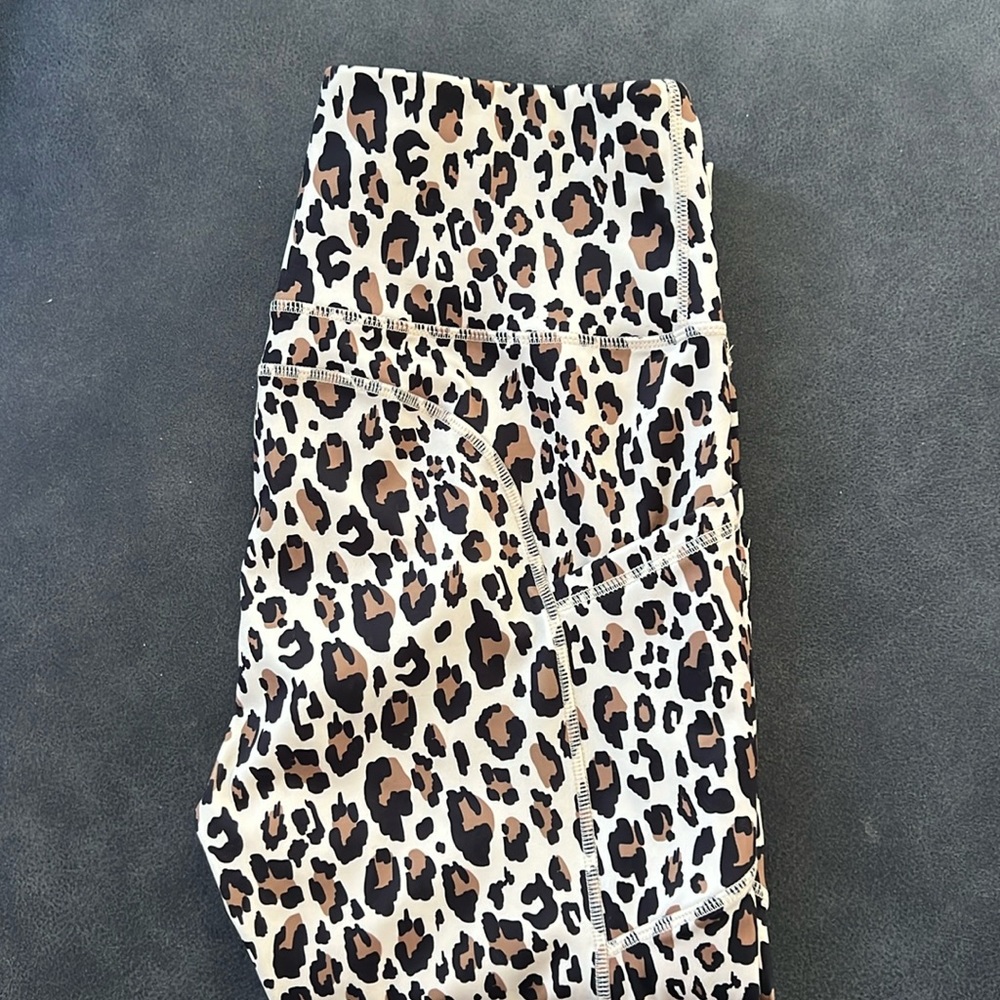 Cheetah print cropped yoga pants (pockets on each side)